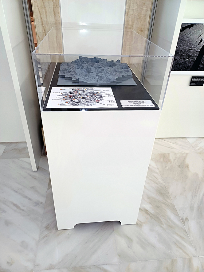 Monaco 2024 : Exposition Apollo 15 Maquette Pôle sud de la Lune